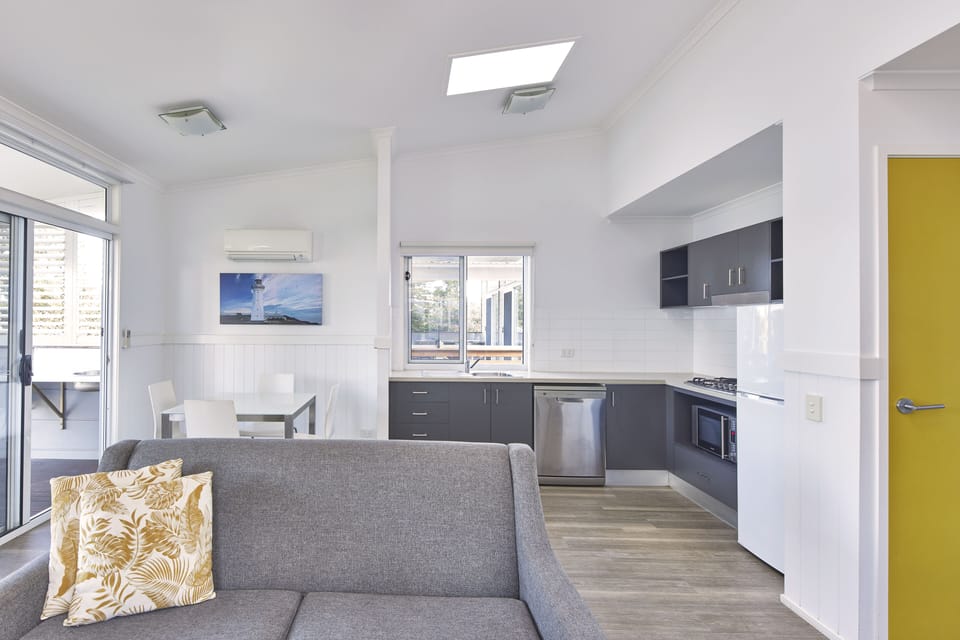 Lakeview Villa | Private kitchen | Shared fridge, microwave, electric kettle
