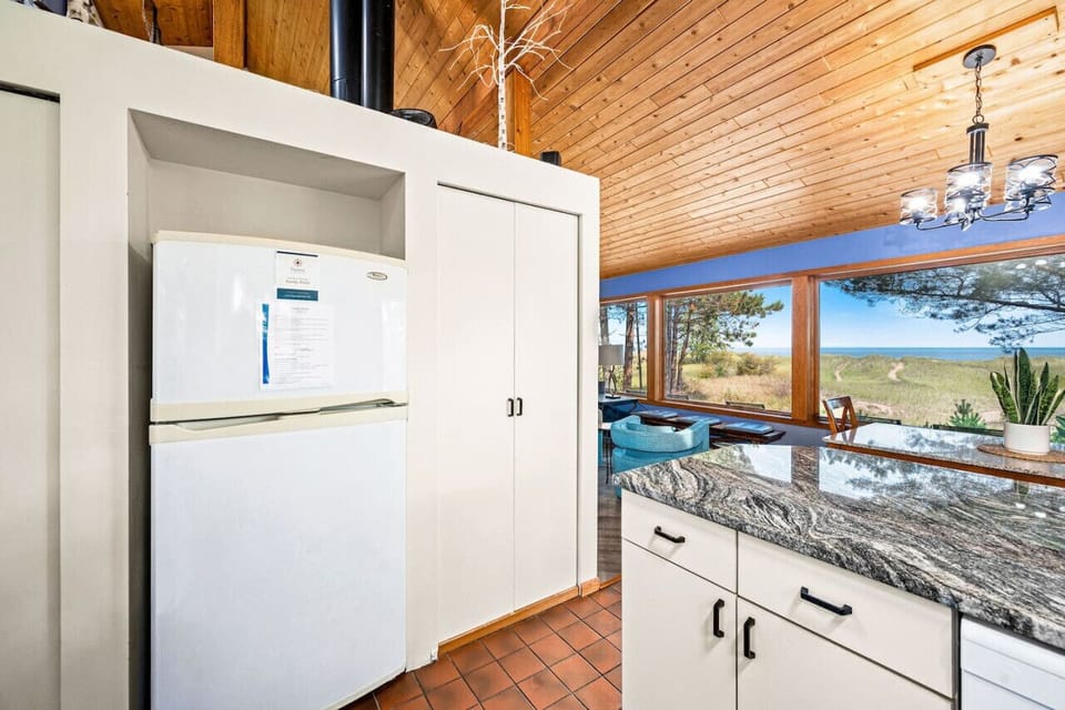 Oversize picture window with view of Lake Superior