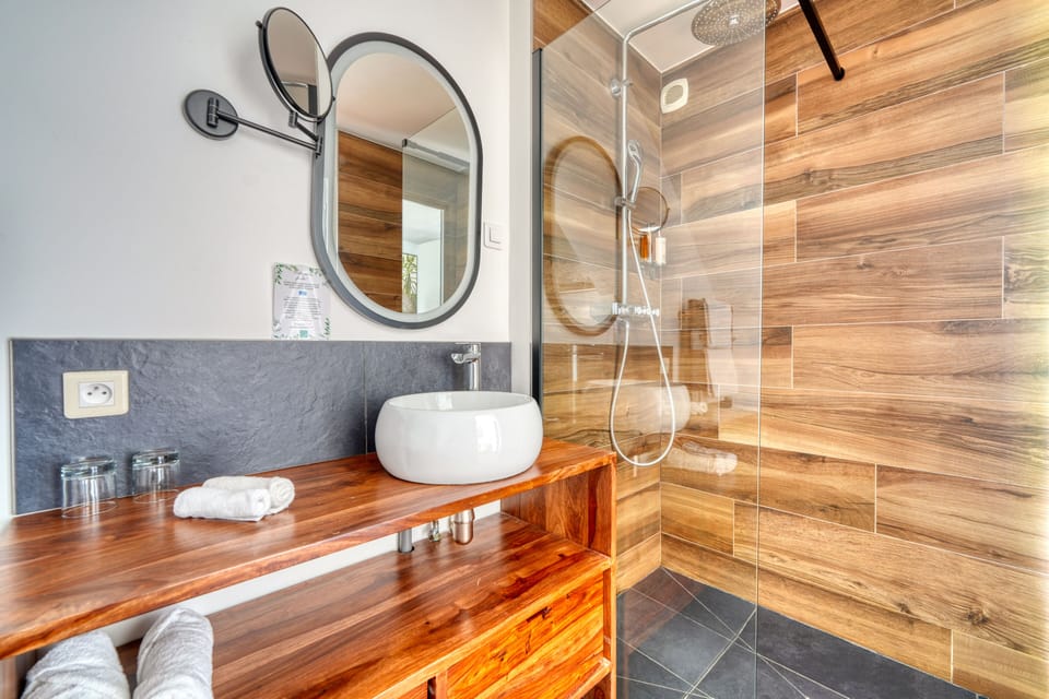 Comfort Duplex | Bathroom | Free toiletries, hair dryer, bathrobes, slippers