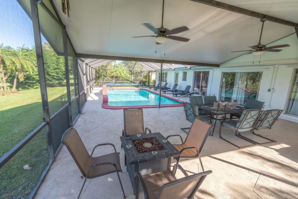 Spacious covered lanai with ceiling fans accommodates 8 chairs, many more people