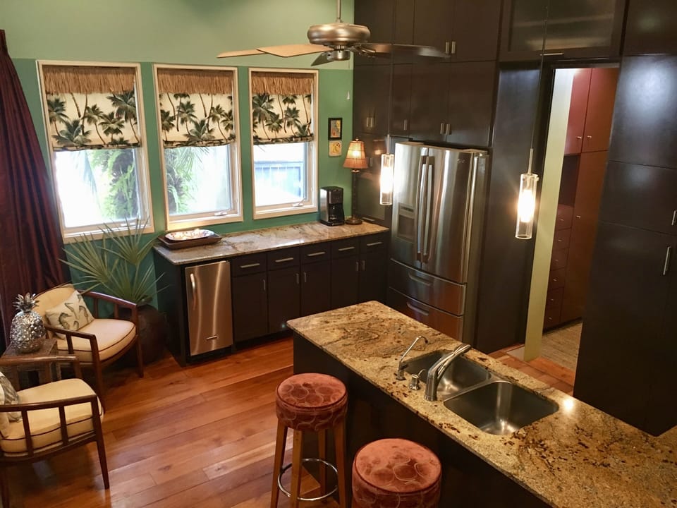 Well-stocked, gourmet Kitchen
