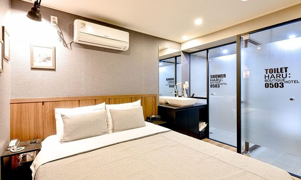 Deluxe Room, 1 Queen Bed | Free WiFi