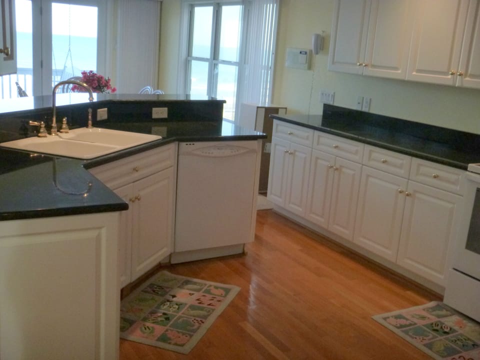 Enjoy oceanfront granite countertops and modern amenities