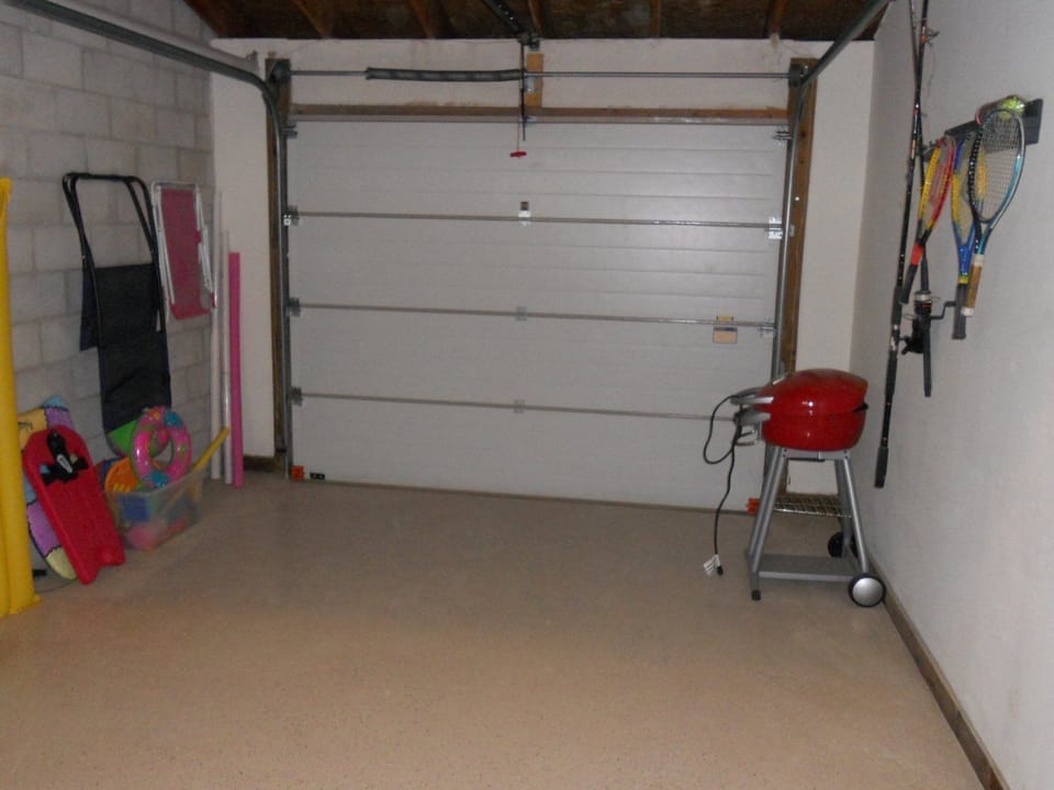 1-car garage.