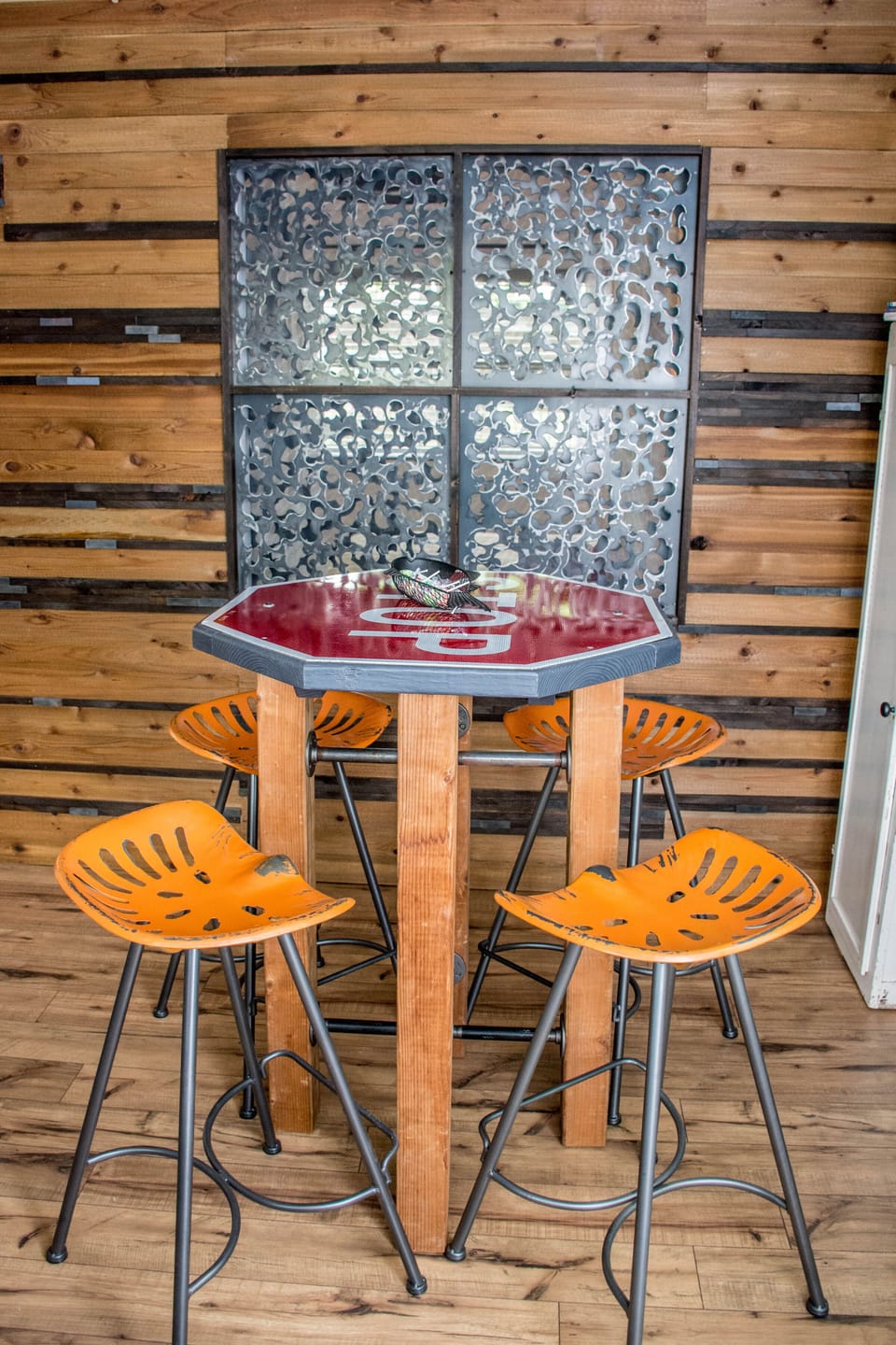 Table seating for 4.