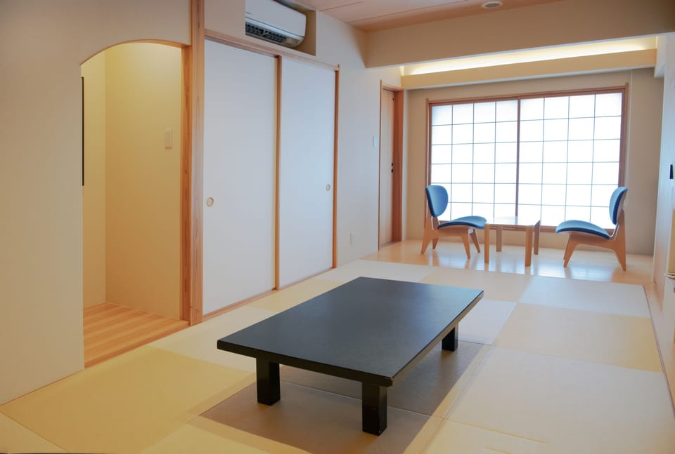 In-room safe, soundproofing, free WiFi, bed sheets
