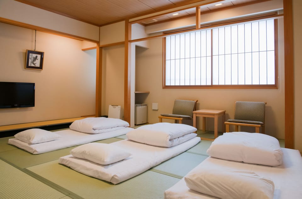 In-room safe, soundproofing, free WiFi, bed sheets