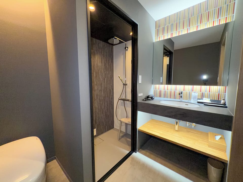 Twin Room | Bathroom | Separate tub and shower, free toiletries, hair dryer, bathrobes
