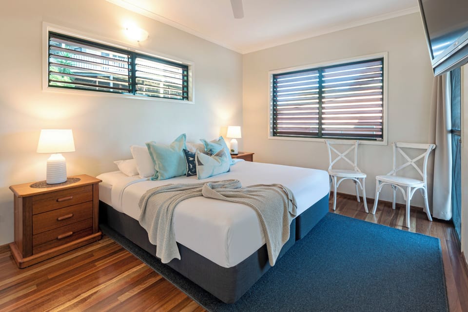 Casuarina Cove 16 Ocean View Deluxe Refurbished 3 Bedroom House Near Marina With Golf Buggy House in Whitsundays