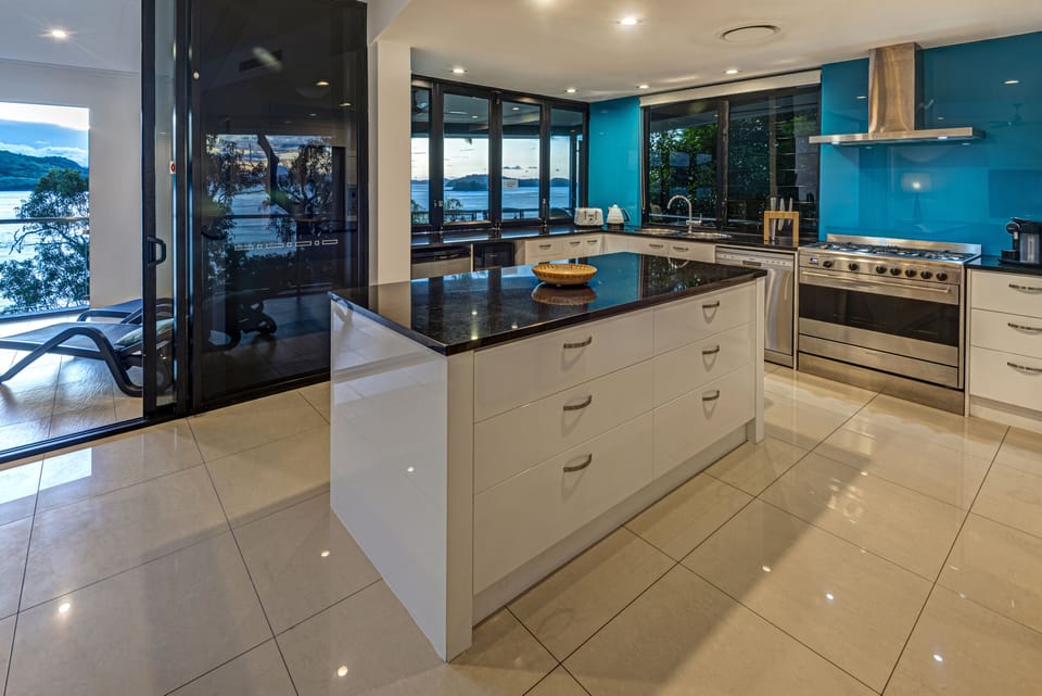 Deluxe Villa, 3 Bedrooms | Private kitchen | Full-size fridge, microwave, oven, stovetop