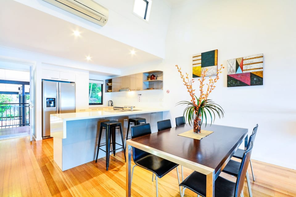 Apartment, 2 Bedrooms (2K, 1 Air Bed or 1K, 2KS, 1 Air Bed) | In-room dining