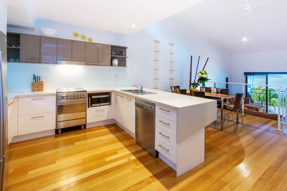 Apartment, 2 Bedrooms | Private kitchen | Full-size fridge, microwave, oven, stovetop