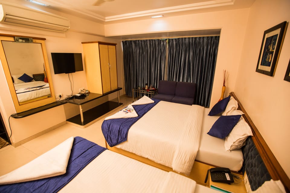 Deluxe Triple Room | Individually furnished, blackout drapes, iron/ironing board, free WiFi