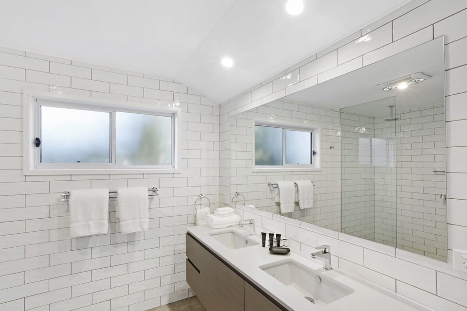 Laguna Pavillion with Free Parking | Room amenity