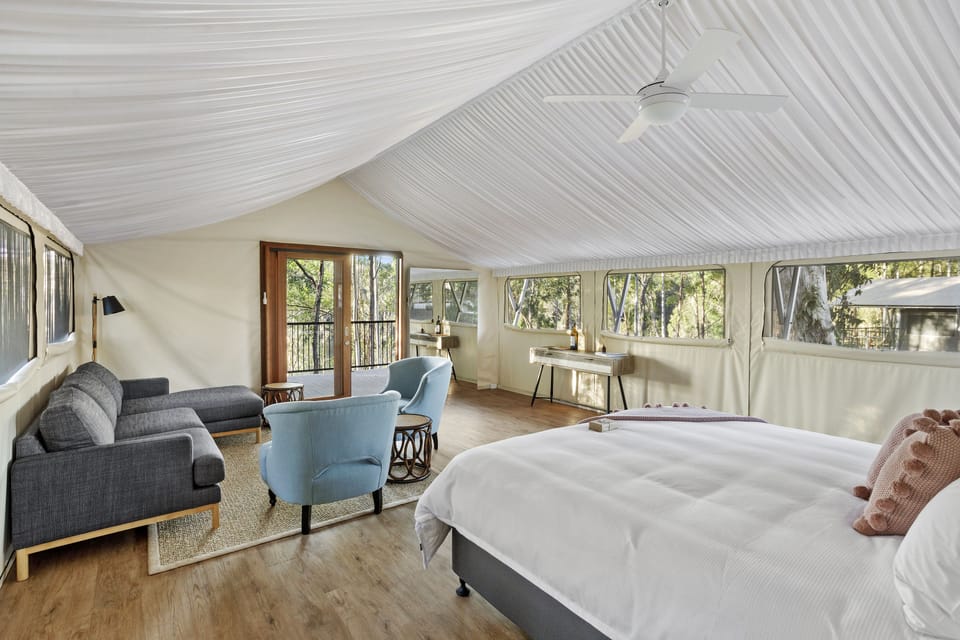 Laguna Pavillion with Free Parking | Egyptian cotton sheets, premium bedding, pillowtop beds, minibar