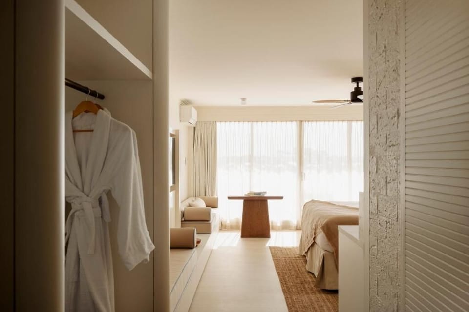 Premium bedding, in-room safe, desk, blackout drapes