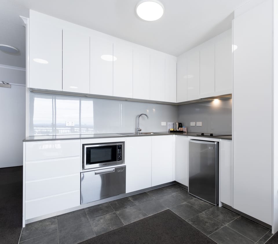 Studio Apartment | Private kitchenette | Coffee/tea maker, fridge, microwave, stovetop