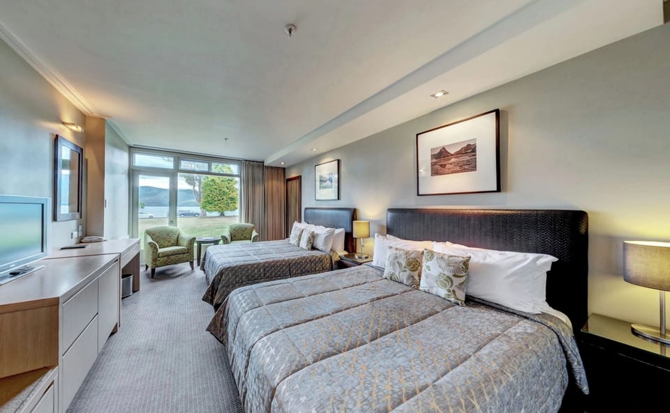 Lake View Room | In-room safe, desk, iron/ironing board, WiFi (free)