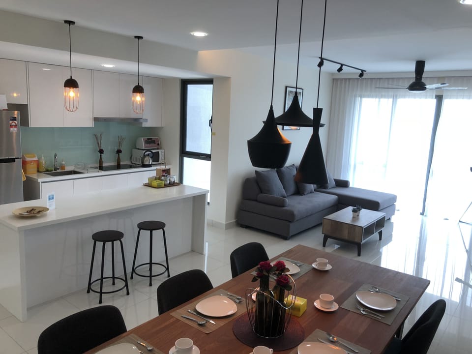 Comfort Condo, 3 Bedrooms, Balcony | Living area | Smart TV