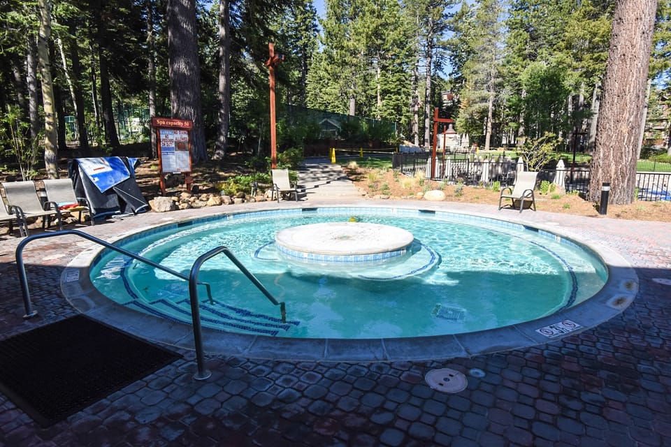 Studio | Pool | Outdoor pool, a heated pool