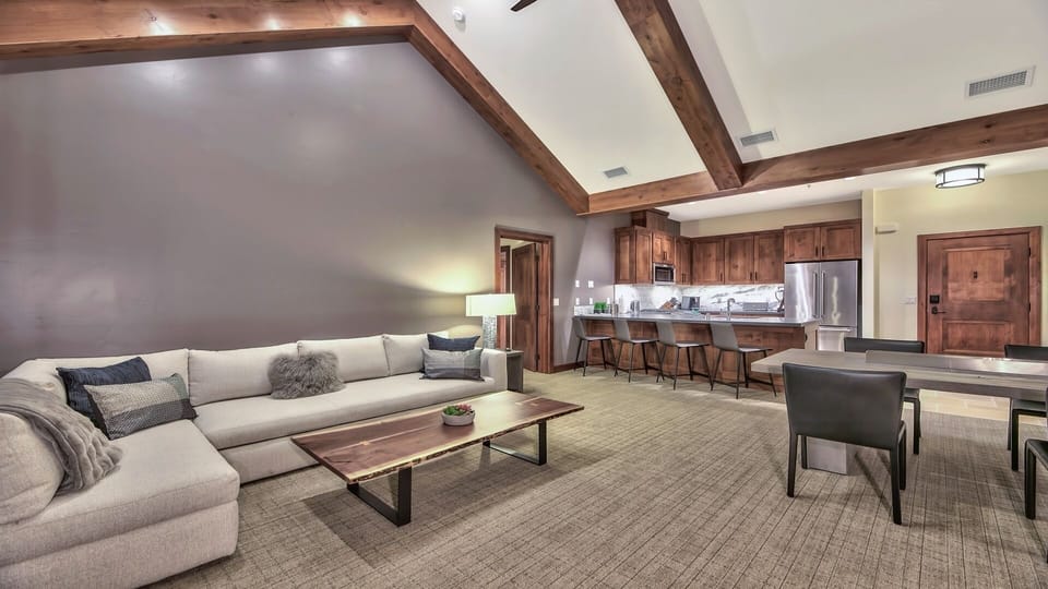 Condo, 3 Bedrooms | Interior