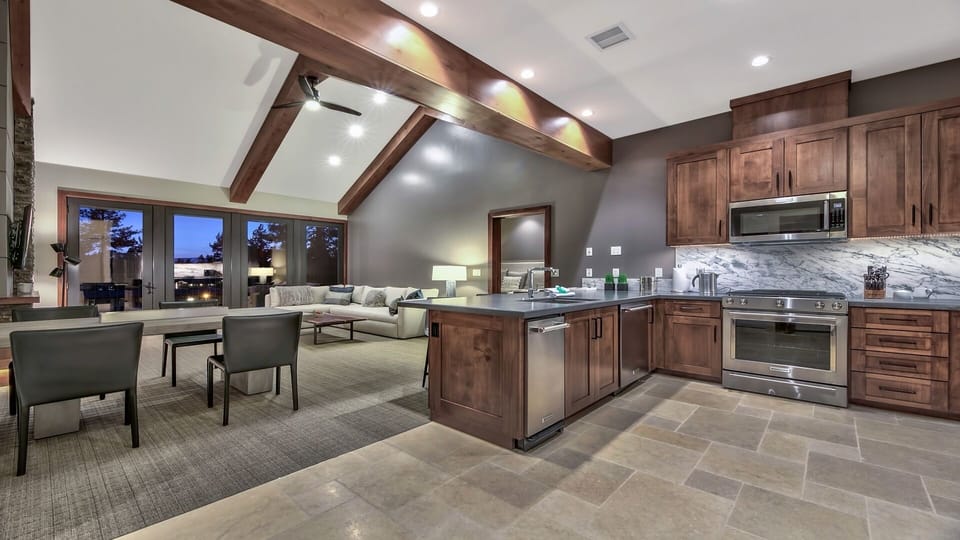 Condo, 3 Bedrooms | Private kitchen | Fridge, microwave, oven, dishwasher