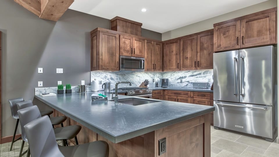 Condo, 3 Bedrooms | Private kitchen | Fridge, microwave, oven, dishwasher