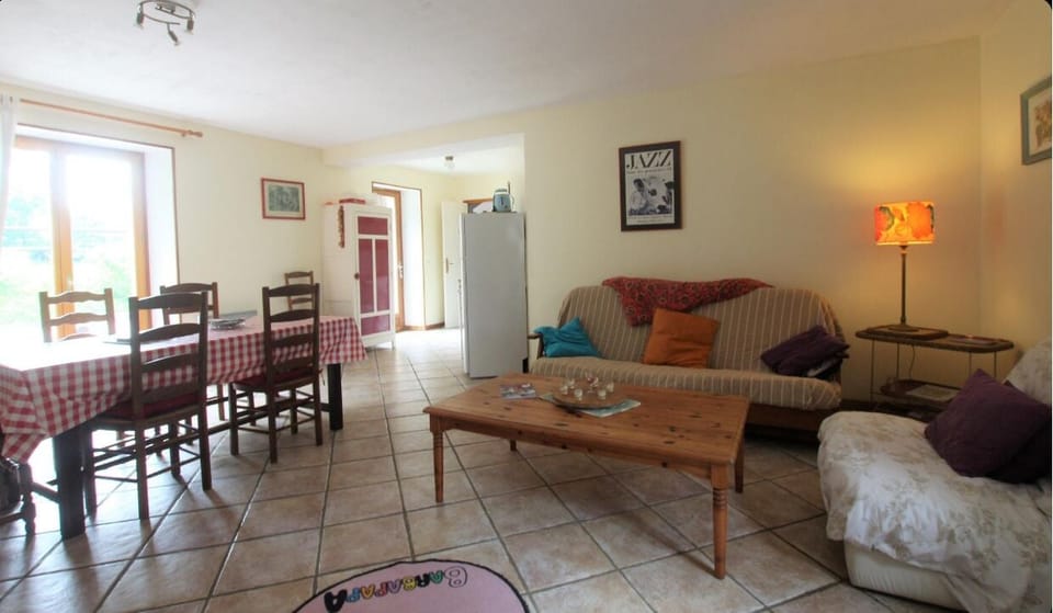Cottage | Living area | TV