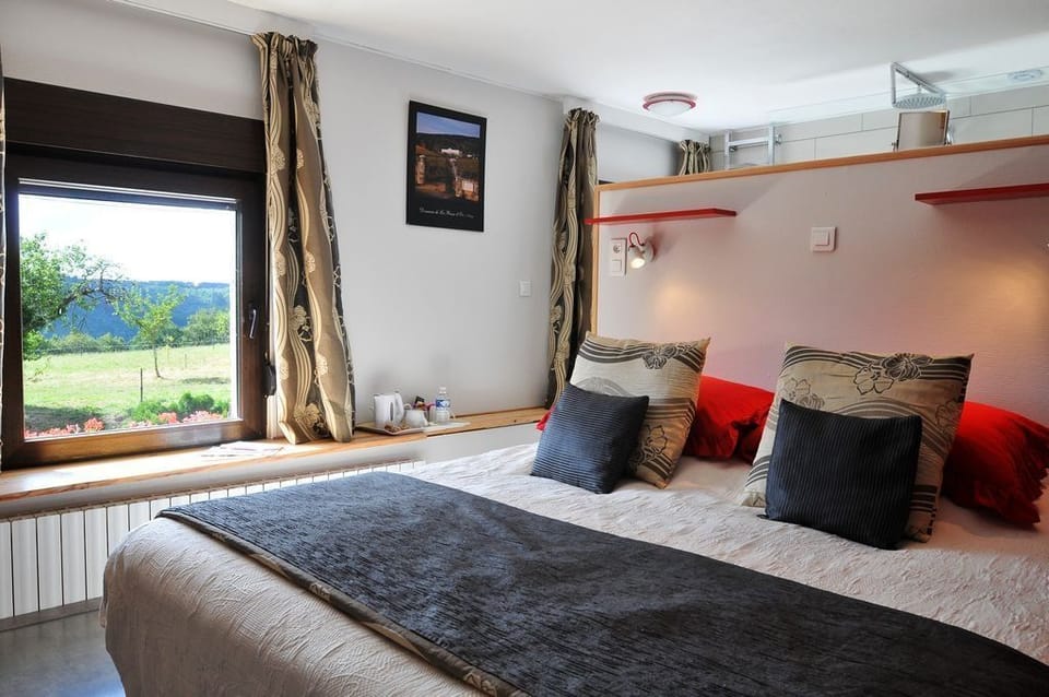 Double Room (La Pousse d'Or) | Premium bedding, minibar, desk, iron/ironing board