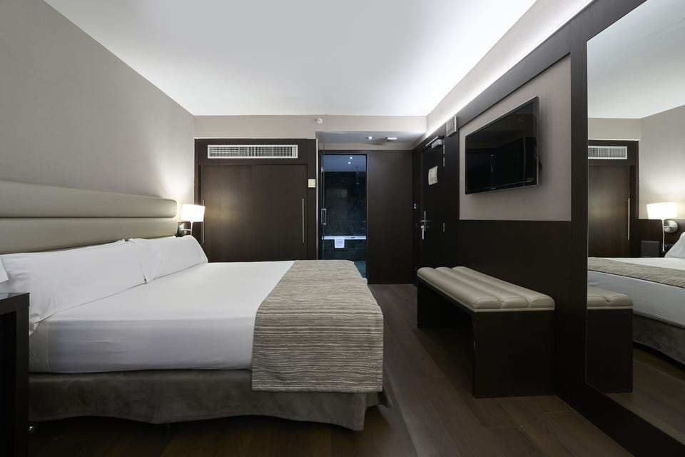 Minibar, in-room safe, desk, soundproofing