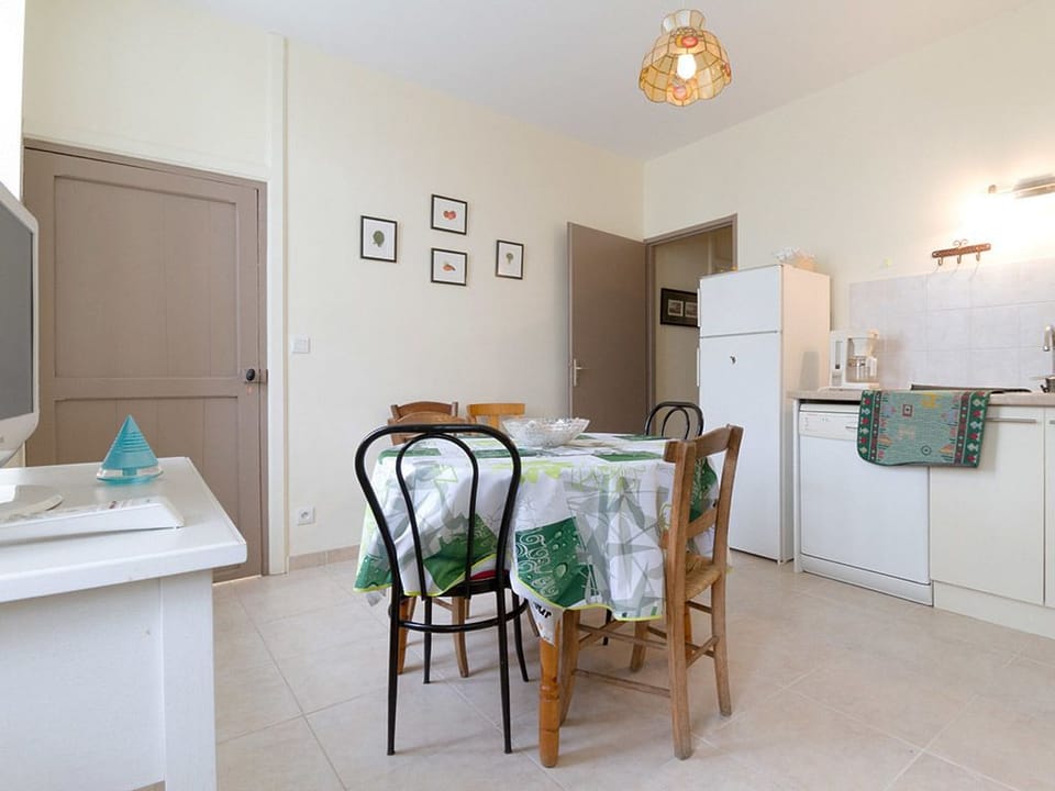 Cottage | In-room dining