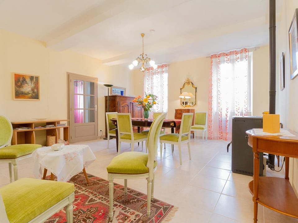 Cottage | Living area | Flat-screen TV
