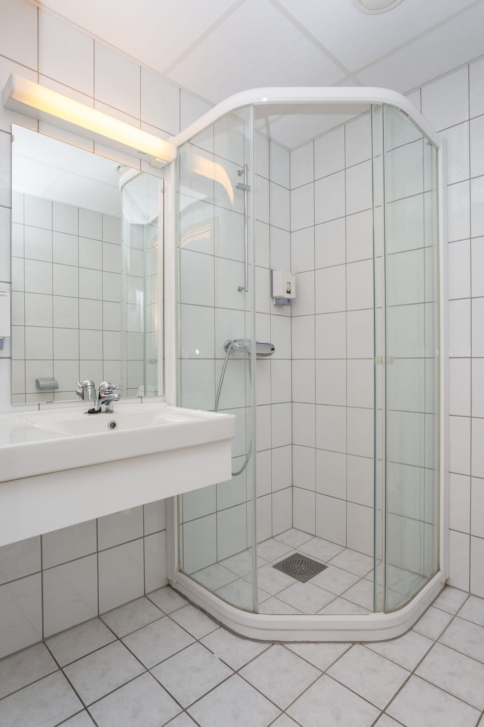 Single Room | Bathroom shower