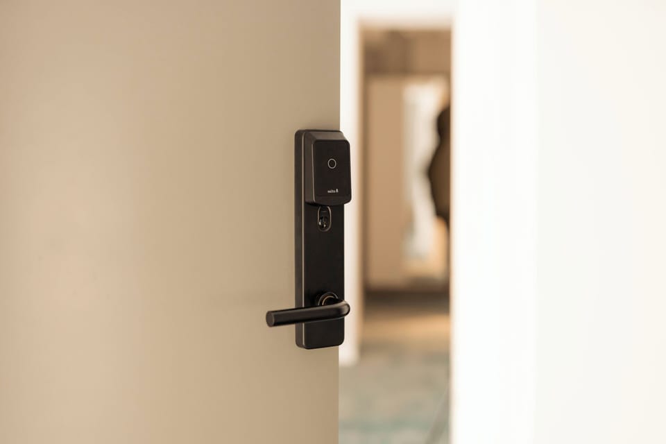 Design Apartment, 2 Bedrooms, Kitchen, Courtyard View (Amaliegade 43, 1st Floor) | Individually decorated, individually furnished, soundproofing