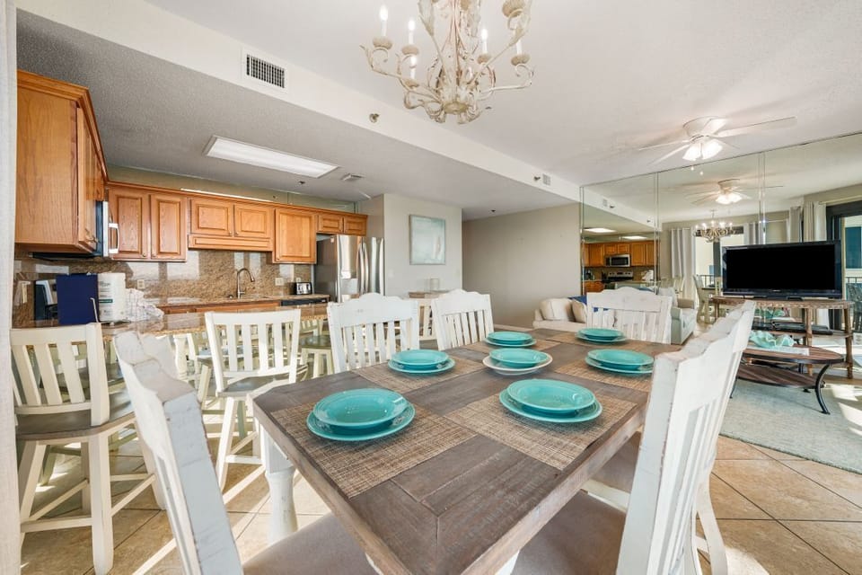 10 Phoenix East 1201 Dining
