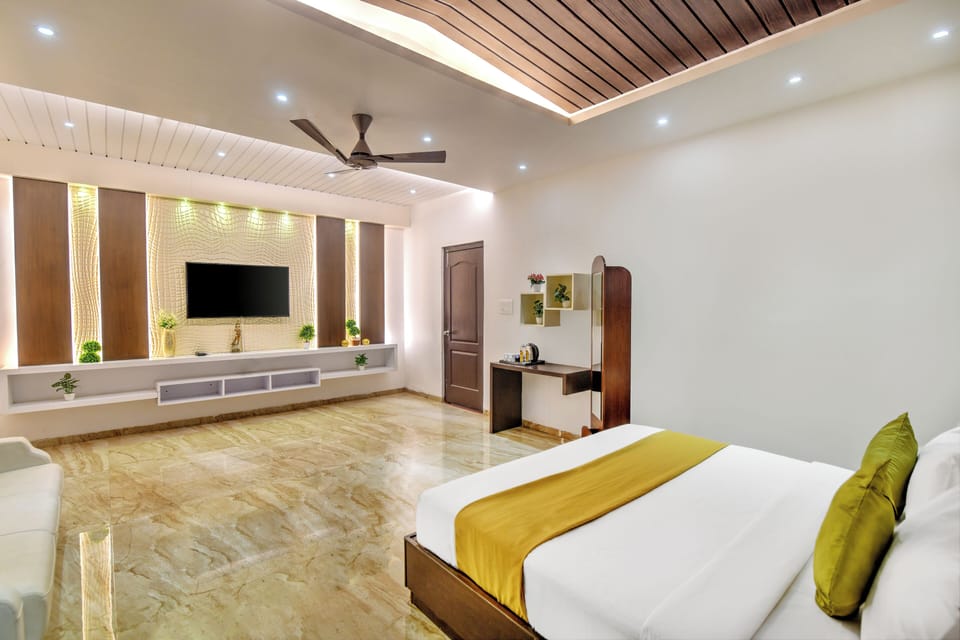 Minibar, desk, free WiFi, bed sheets
