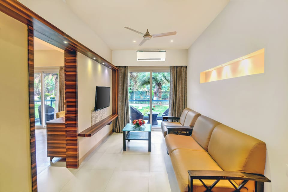 Luxury Room | Living area | Flat-screen TV