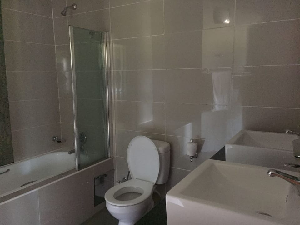 Exclusive Townhome, 2 Bedrooms | Bathroom | Deep soaking tub, free toiletries, towels
