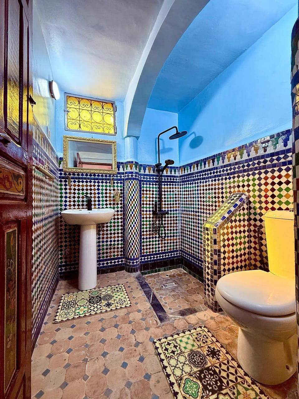 La Vallée des Roses | Bathroom | Free toiletries, towels, soap, shampoo
