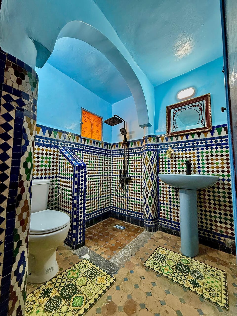 Le Lotus Sacré | Bathroom | Free toiletries, towels, soap, shampoo