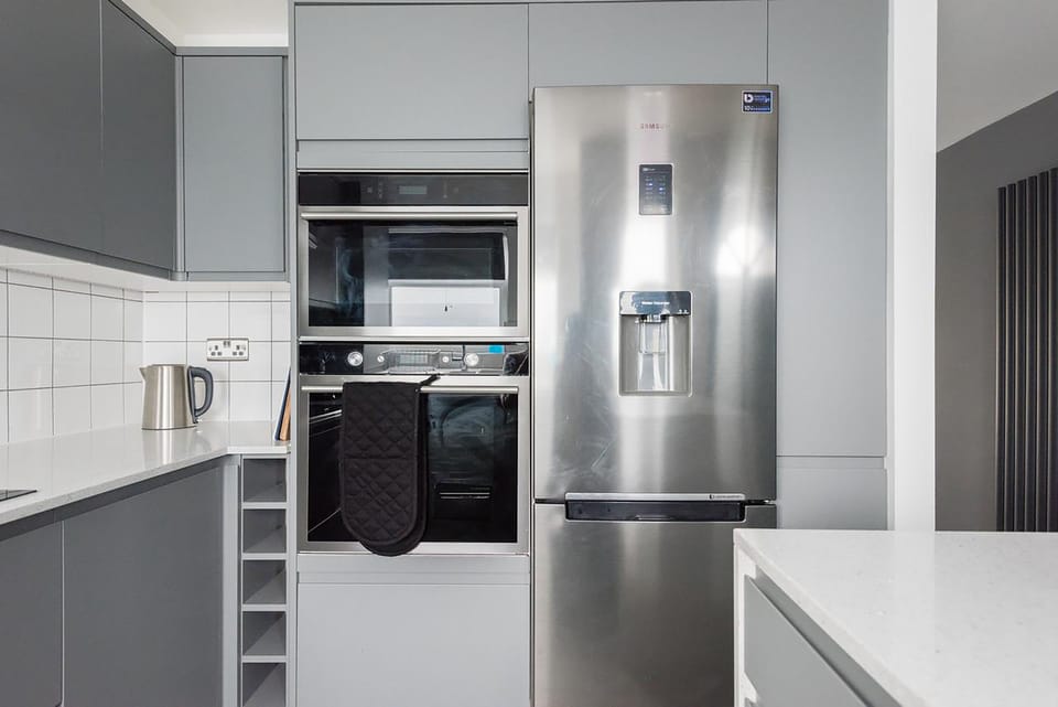 City House, 4 Bedrooms | Private kitchen | Full-size fridge, microwave, oven, stovetop