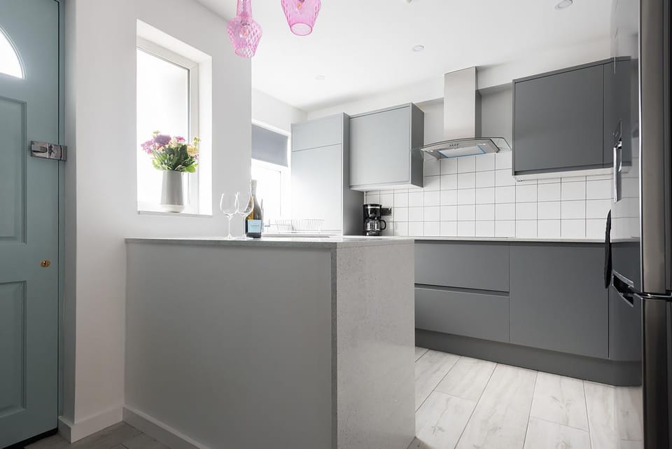City House, 4 Bedrooms | Private kitchen | Full-size fridge, microwave, oven, stovetop