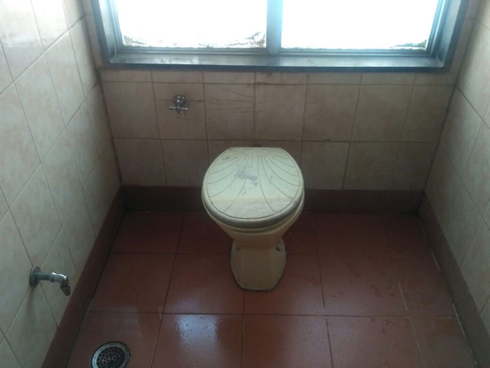 4 Bedded Non A/C Room | Bathroom | Shower, towels