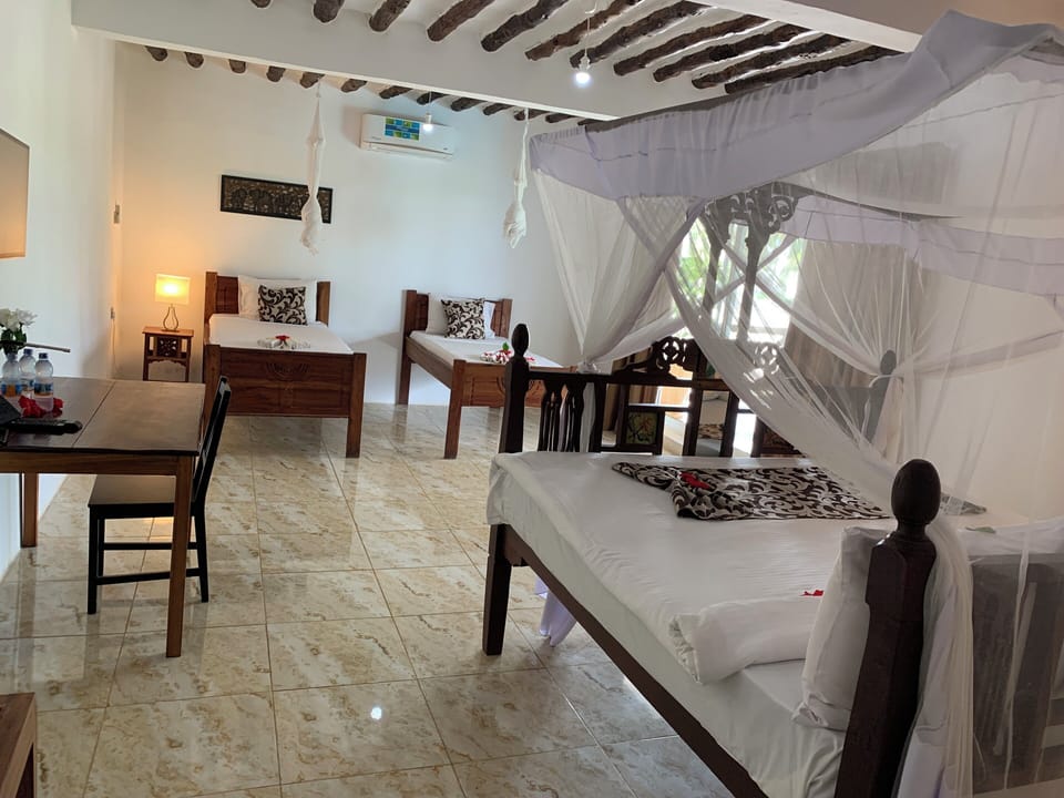 Family Room, Pool View | Premium bedding, individually furnished, desk, laptop workspace
