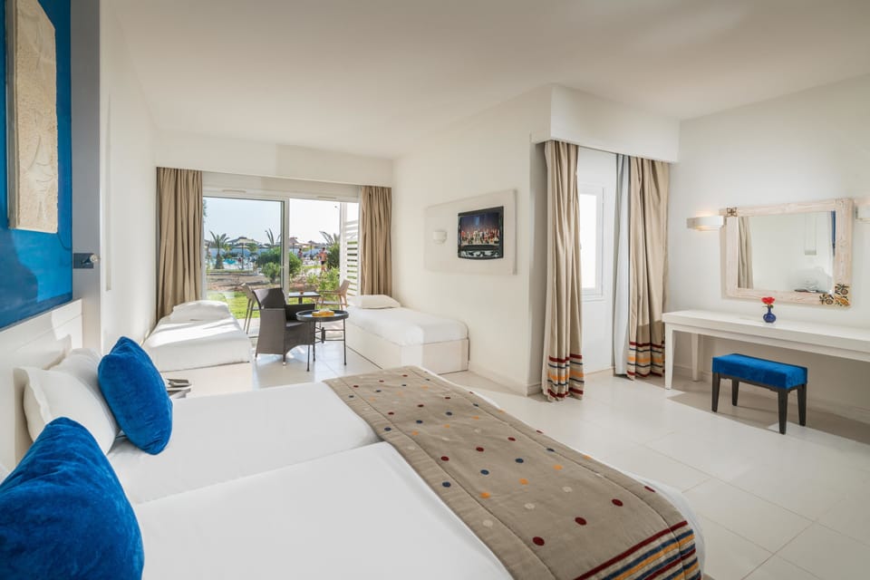 1 bedroom, minibar, blackout drapes, bed sheets
