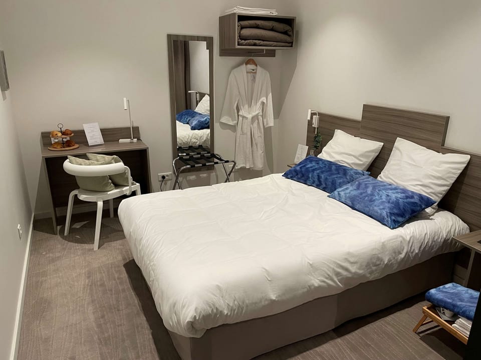 Free cribs/infant beds, free WiFi, bed sheets