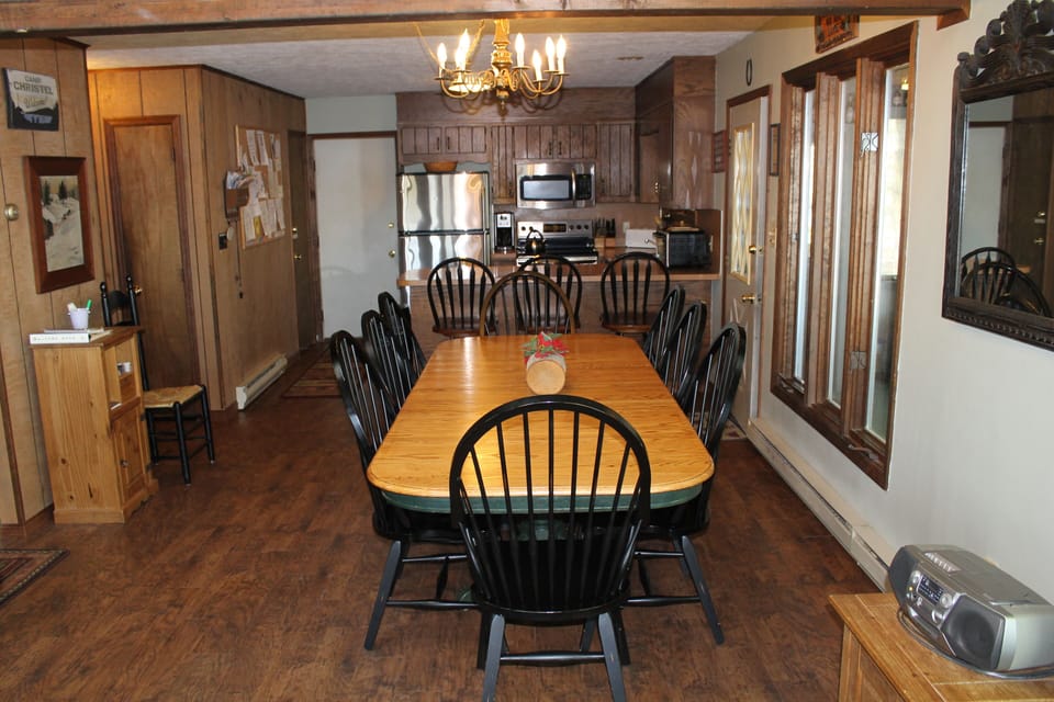Dinning room into the kitchen