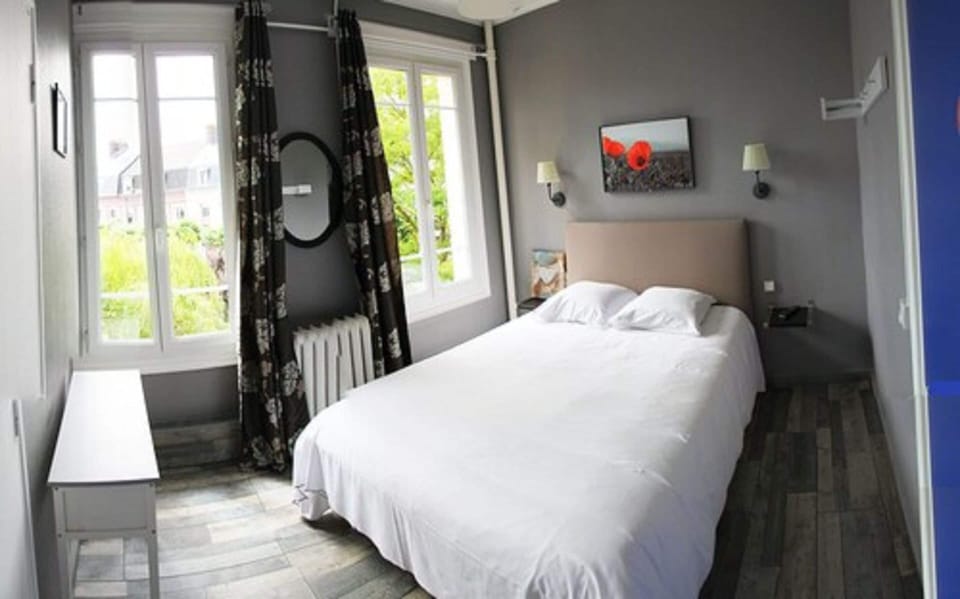 Double Room | Individually decorated, individually furnished, desk, blackout drapes