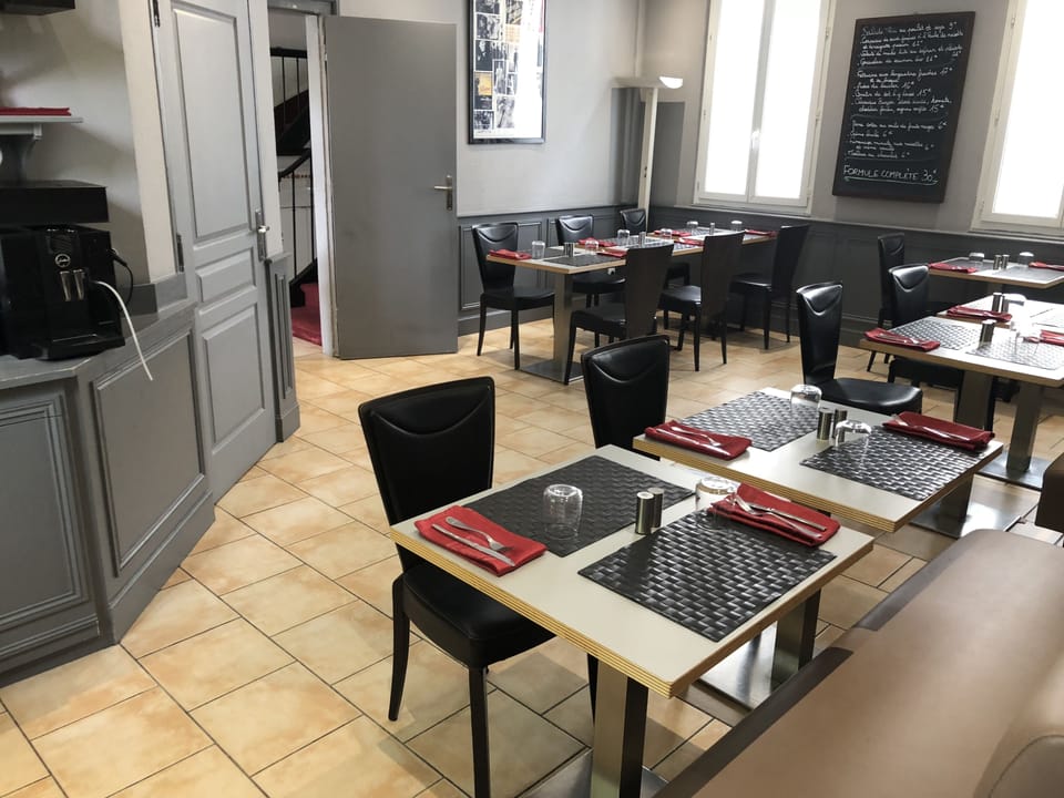 Breakfast, lunch and dinner served