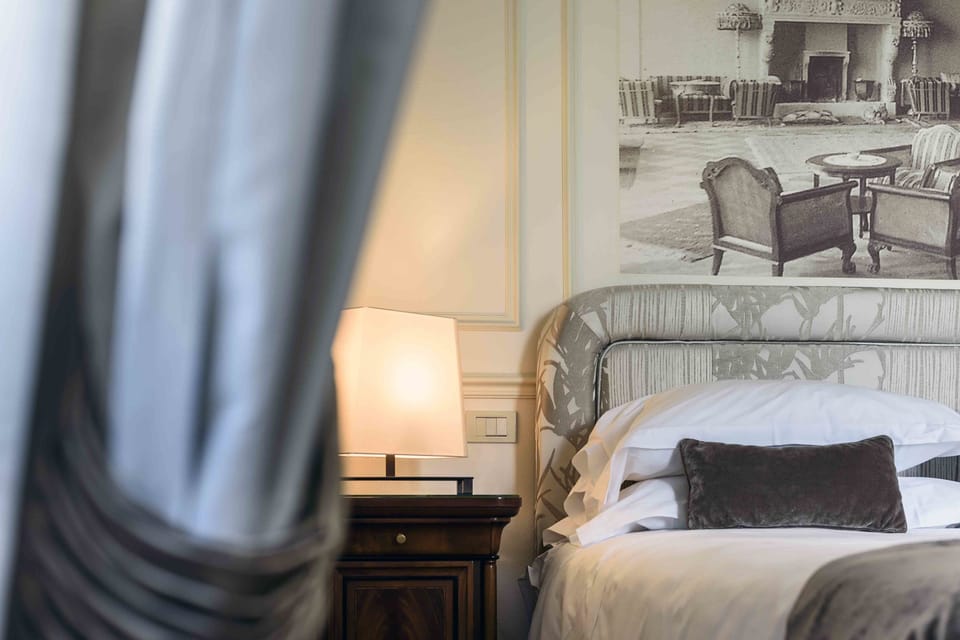 Junior Suite, 1 Bedroom, Lake View | Minibar, in-room safe, blackout drapes, soundproofing